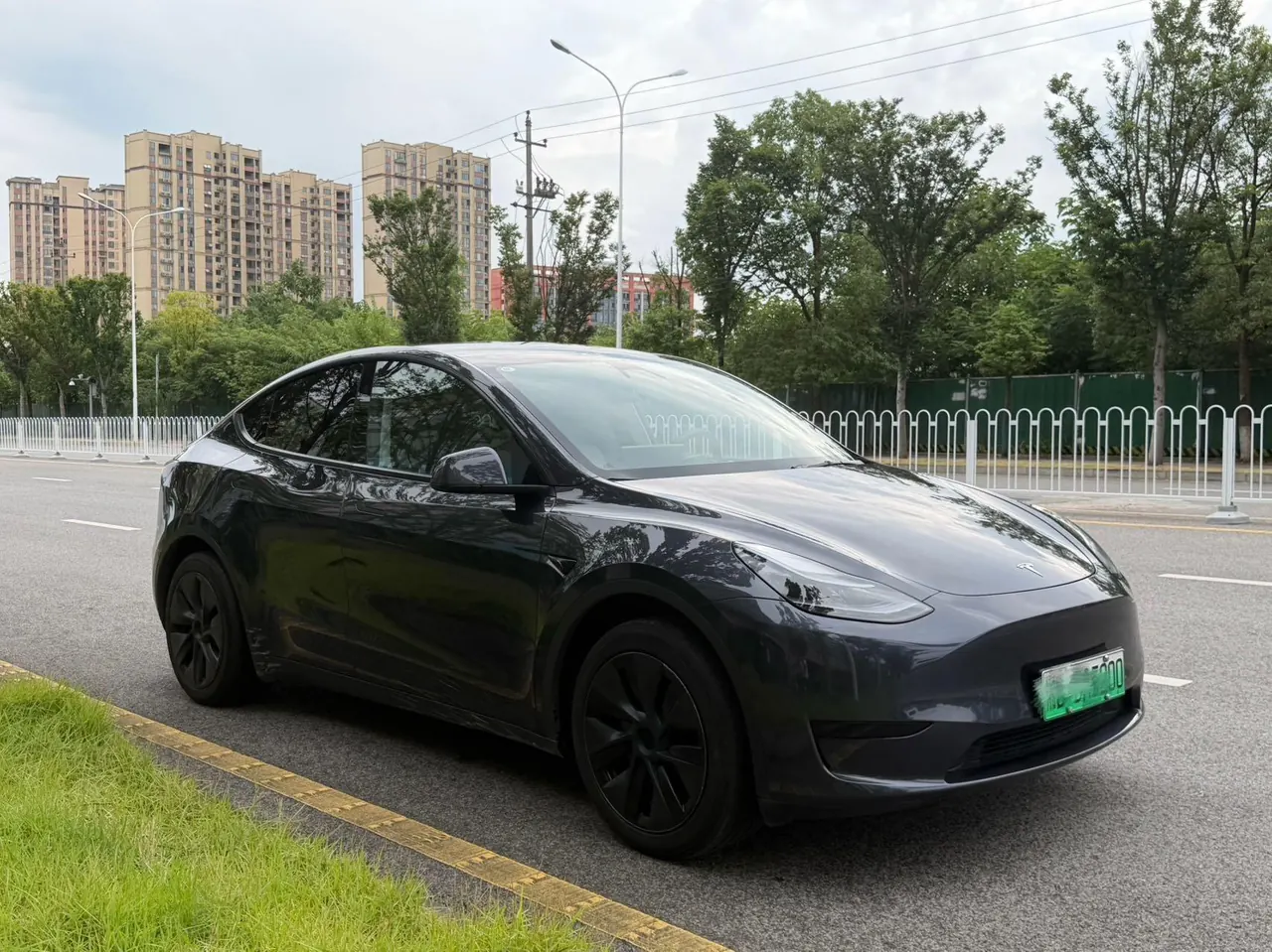Tesla 2024 Model Y rear-wheel drive version automatic transmission 3
