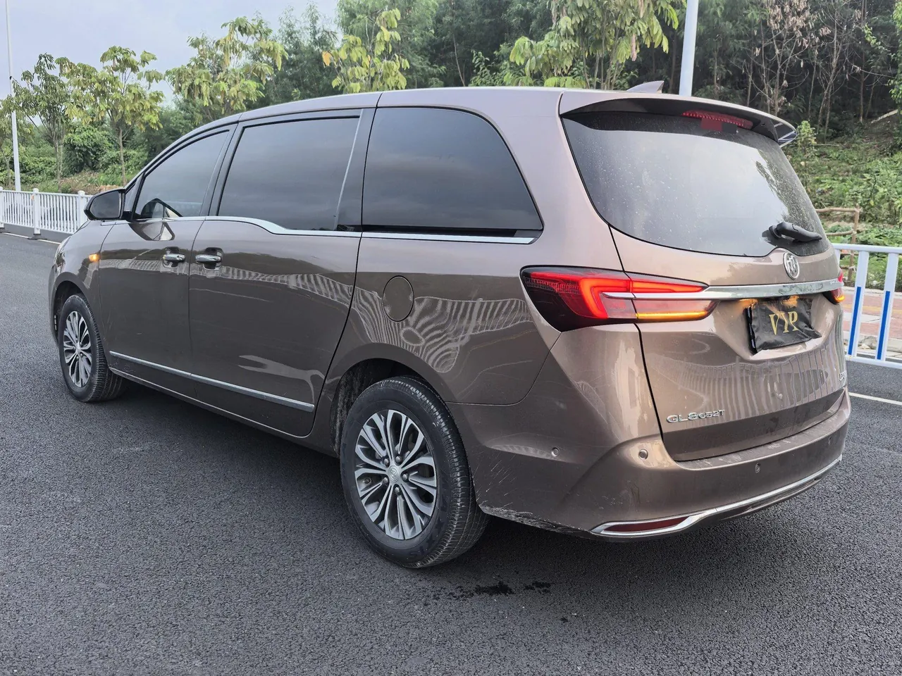 Buick 2021 GL8 Land Business Class 2.0T 652T Premium Automatic Gear 2