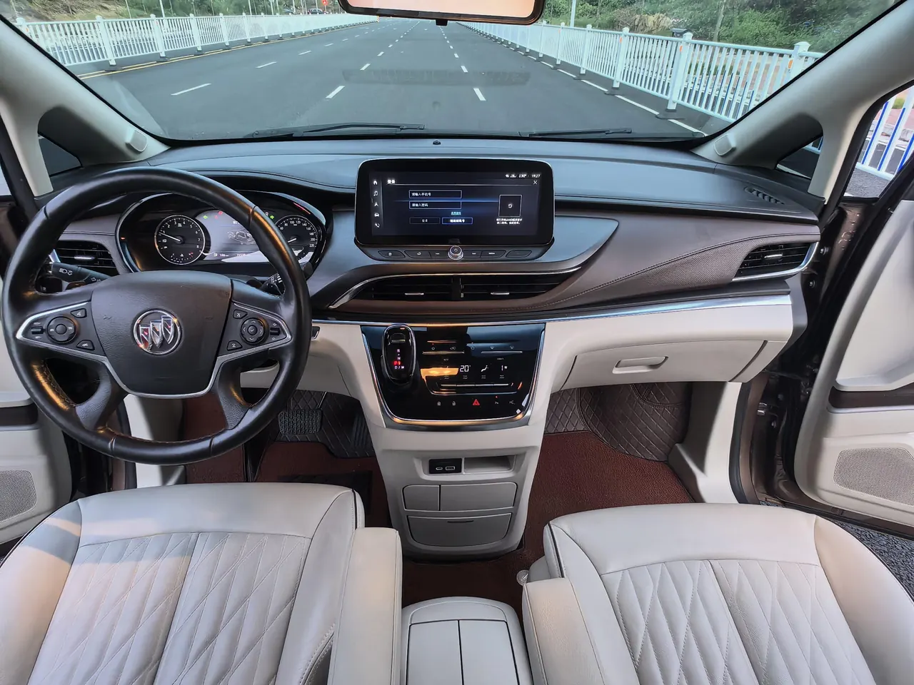 Buick 2021 GL8 Land Business Class 2.0T 652T Premium Automatic Gear 8
