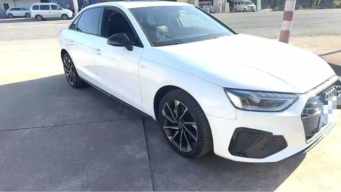 Audi 2022 A4L 2.0TFSI 40TFSI Deluxe Dynamic Automatic 2