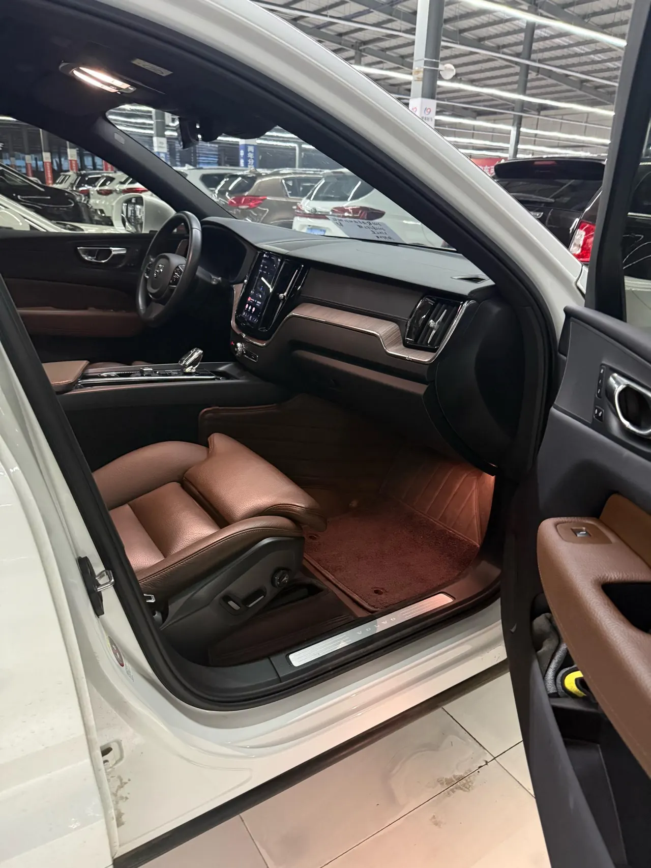Volvo 2022 XC60 48V 2.0T B5 4-wheel drive Zhiyuan Deluxe Edition Automatic Gear 3