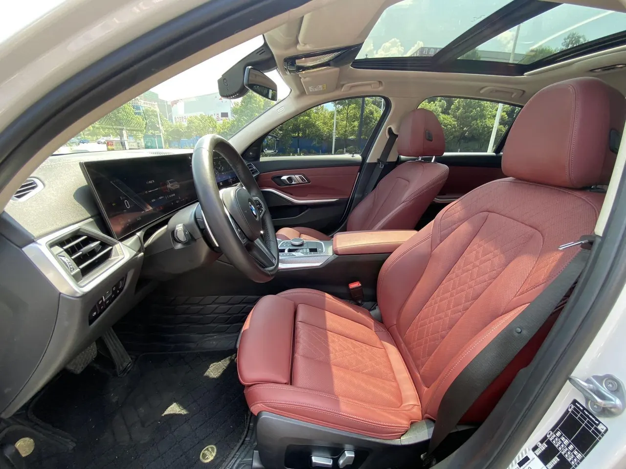 BMW 3 Series 2025 model 325i 2.0T M Sport Package automatic transmission 5
