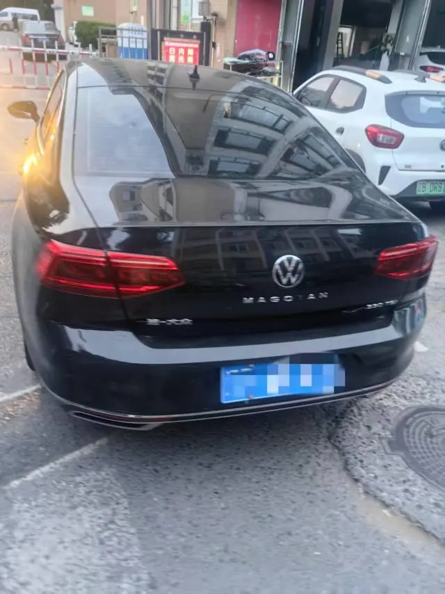 Volkswagen 2020 Magotan 2.0TSI 330TSI luxury automatic transmission 3