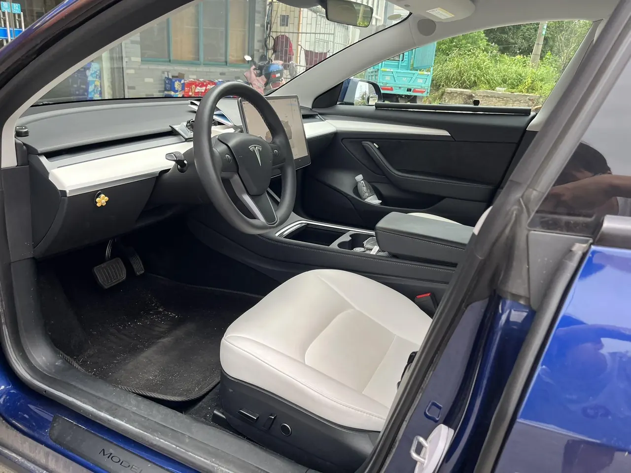 Tesla 2022 Model 3 rear-wheel drive version of automatic transmission 3