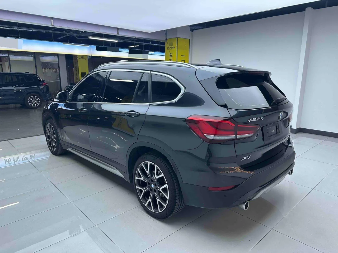 BMW 2022 X1 xDrive25Li 2.0T exclusive automatic gear 3