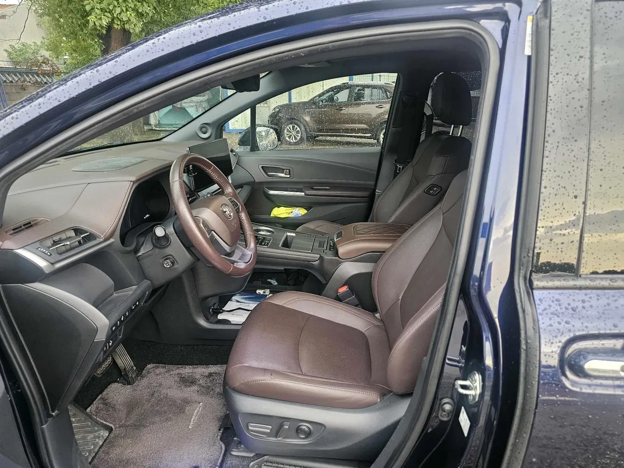 Toyota 2021 Sana 2.5 Stepless Platinum Edition Automatic Transmission 2