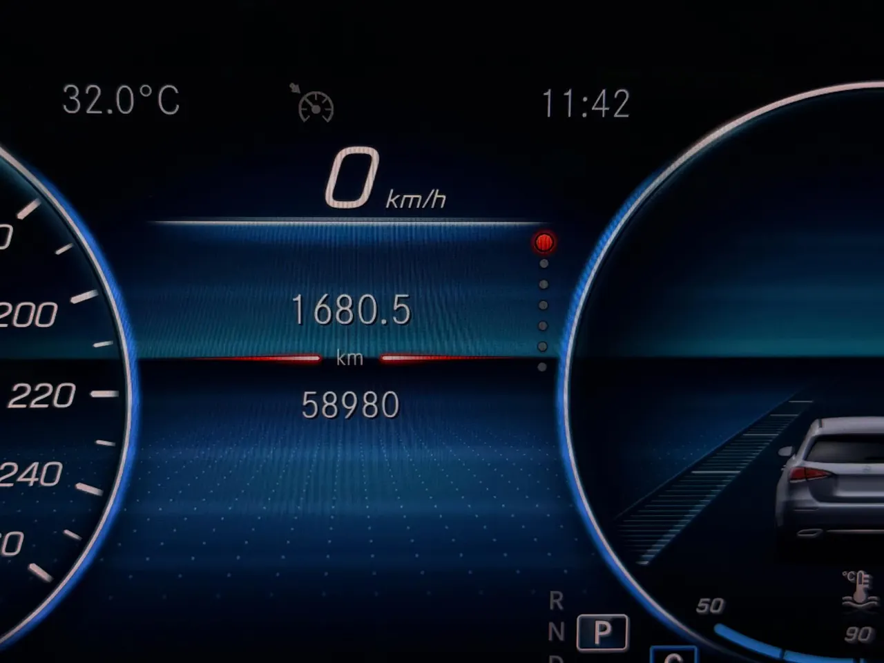 Mercedes Benz 2022 GLB 220 2.0T Dynamic Automatic 12