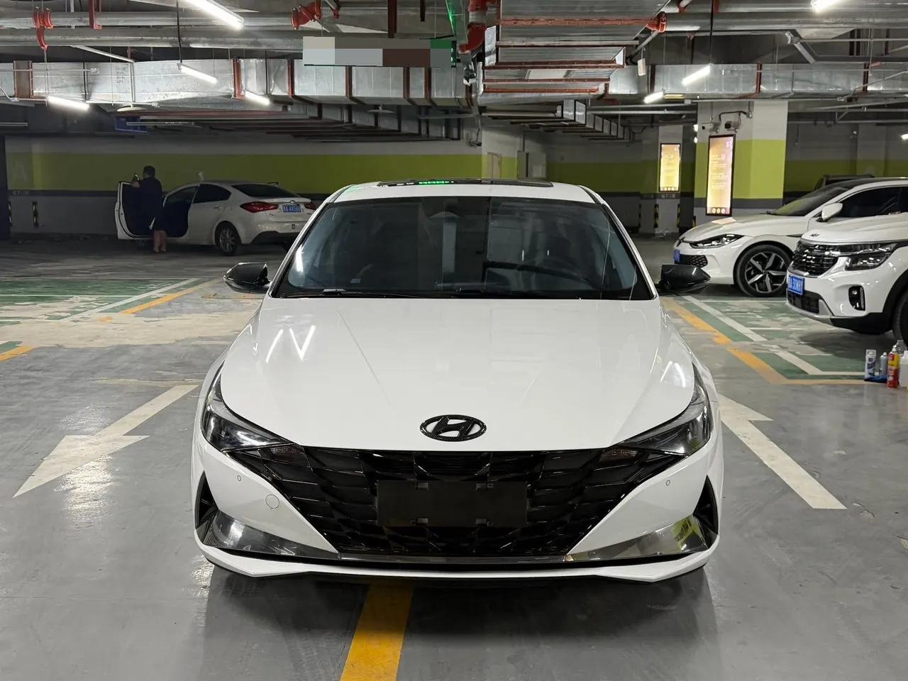 Hyundai 2022 Elantra -3-compartment 1.5 stepless LUX premium automatic gear 2