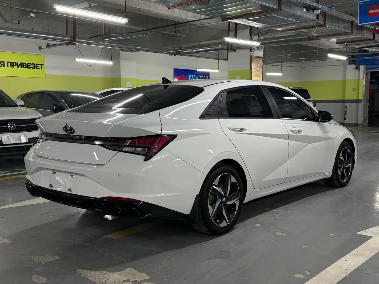 Hyundai 2022 Elantra -3-compartment 1.5 stepless LUX premium automatic gear 5