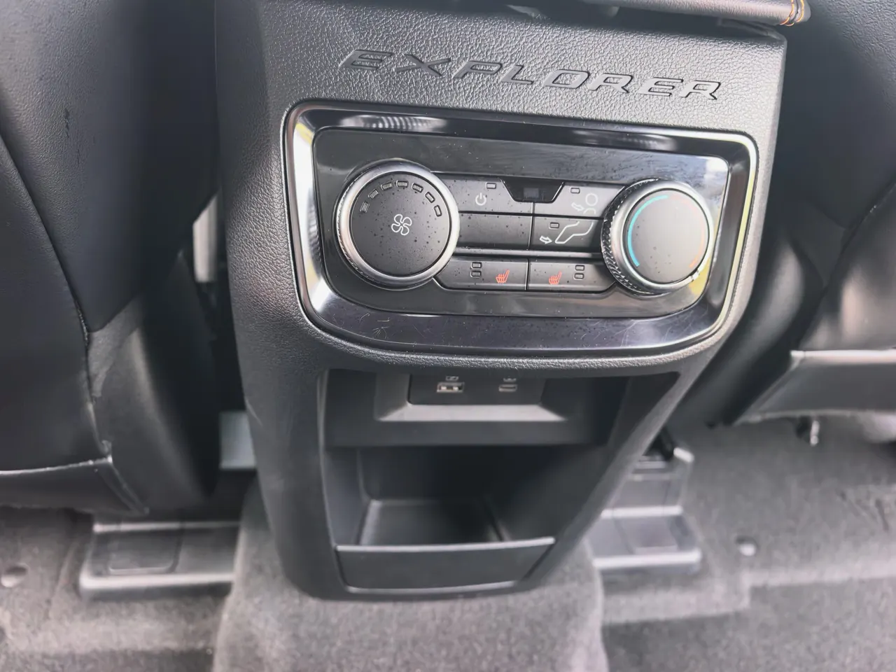 Ford 2023 Explorer 2.3T EcoBoost 285 Kunlun Peak Edition 7-seat Automatic 3