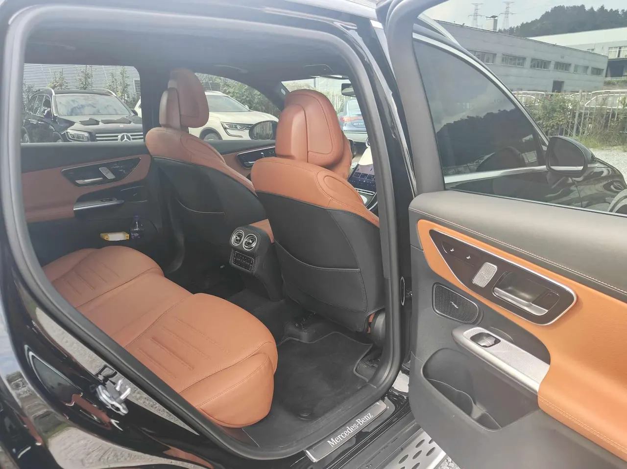 Mercedes Benz GLC Class 2025 GLC 350 e L 4MATIC 2.0T Collection Edition Automatic Gear 5