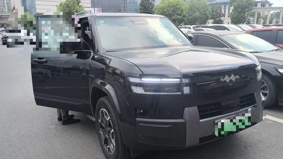 FangChengBao 2025 titanium 7 1.5T stepless 190KM four-wheel drive Max version automatic gear 2