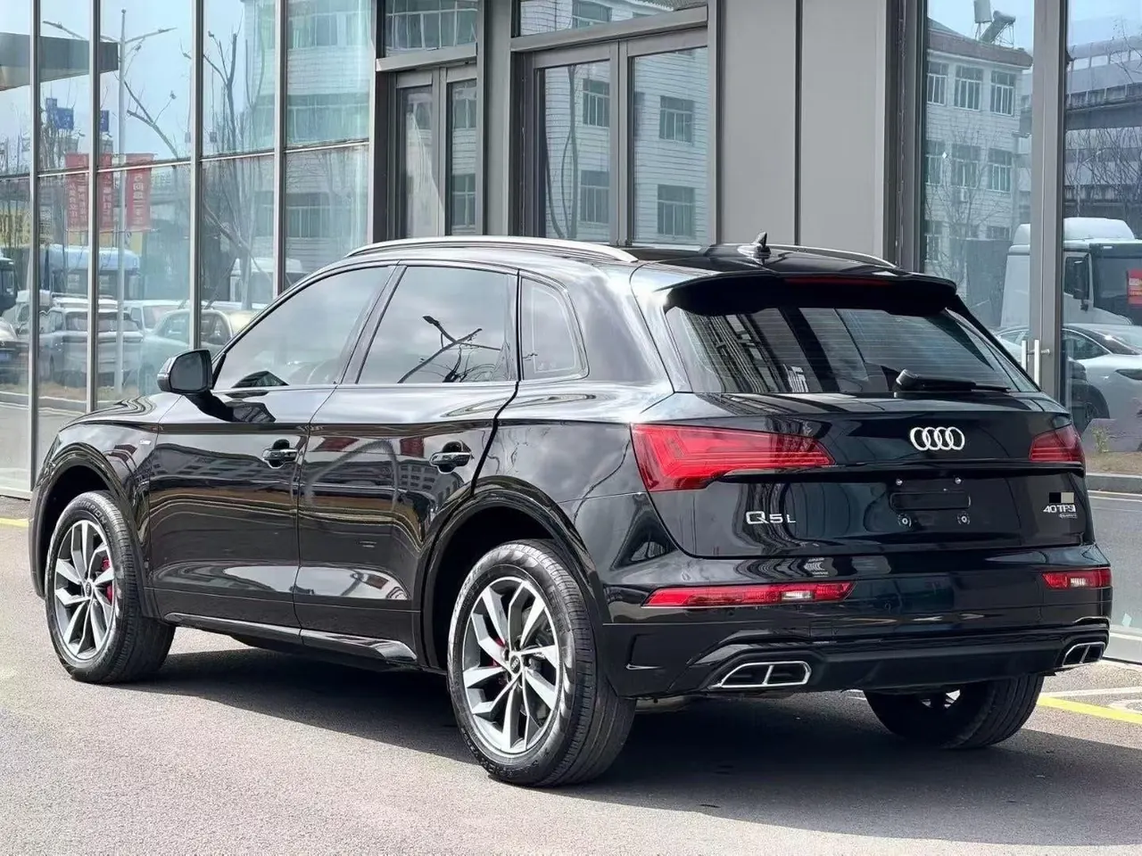 Audi 2024 Q5L 2.0TFSI 40TFSI Fashion Dynamic Automatic 2
