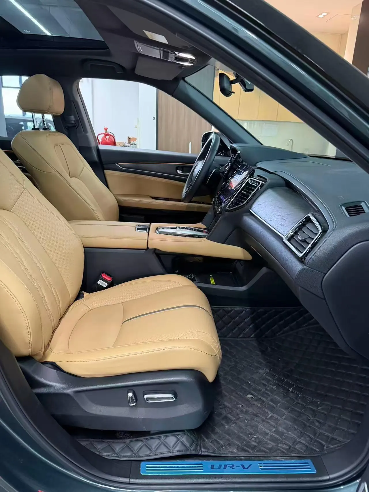 Honda 2020 UR-V 2.0T 370TURBO two-drive elegant version of automatic gear 4
