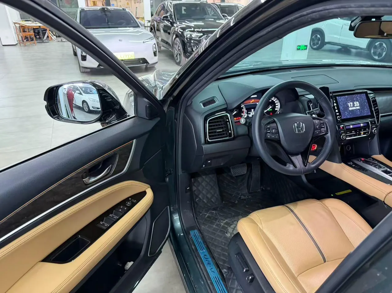 Honda 2020 UR-V 2.0T 370TURBO two-drive elegant version of automatic gear 6