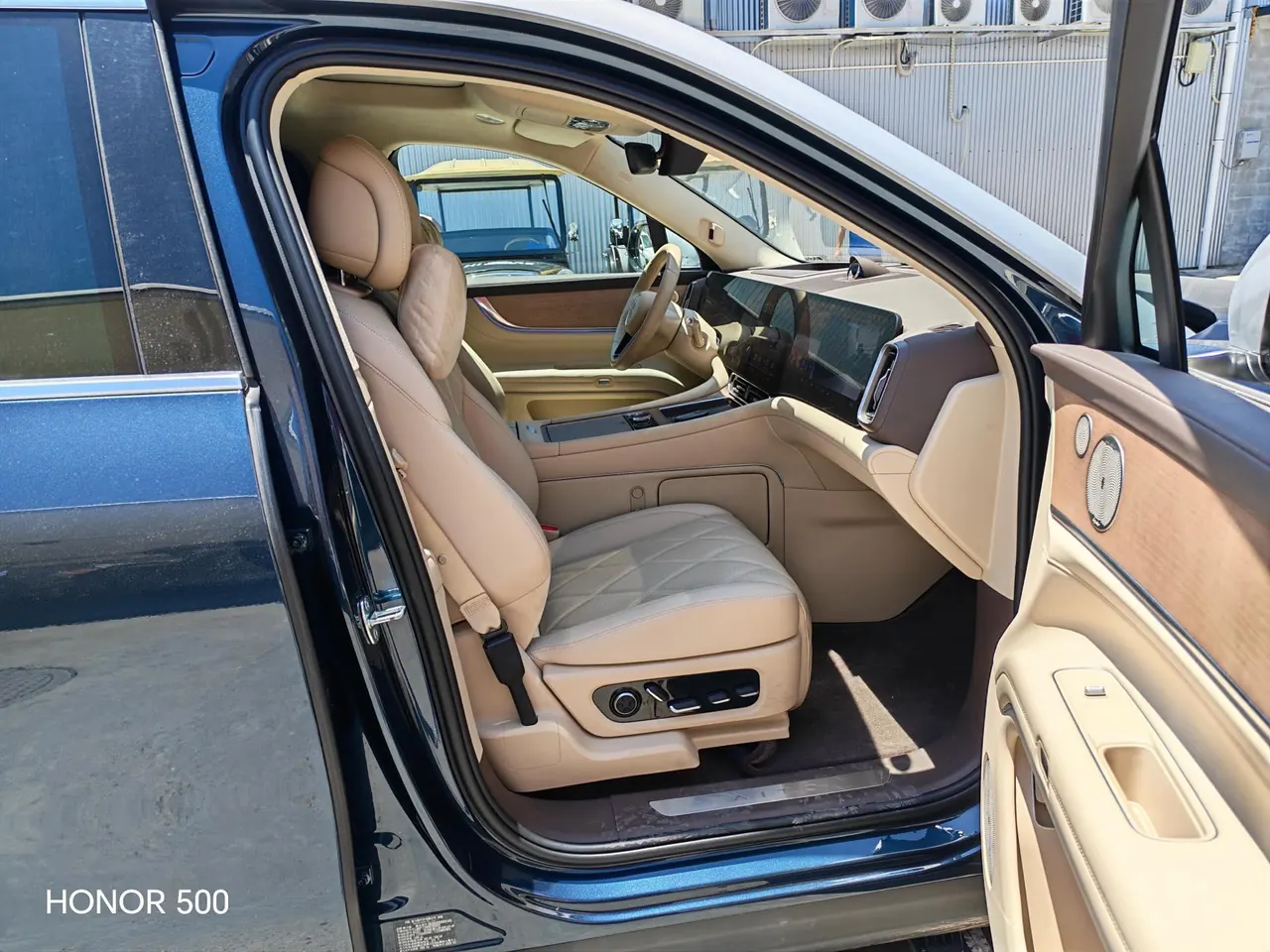 AITO 2025 AITO M9 extended range Ultra version 52kWh6 seat version automatic gear 6