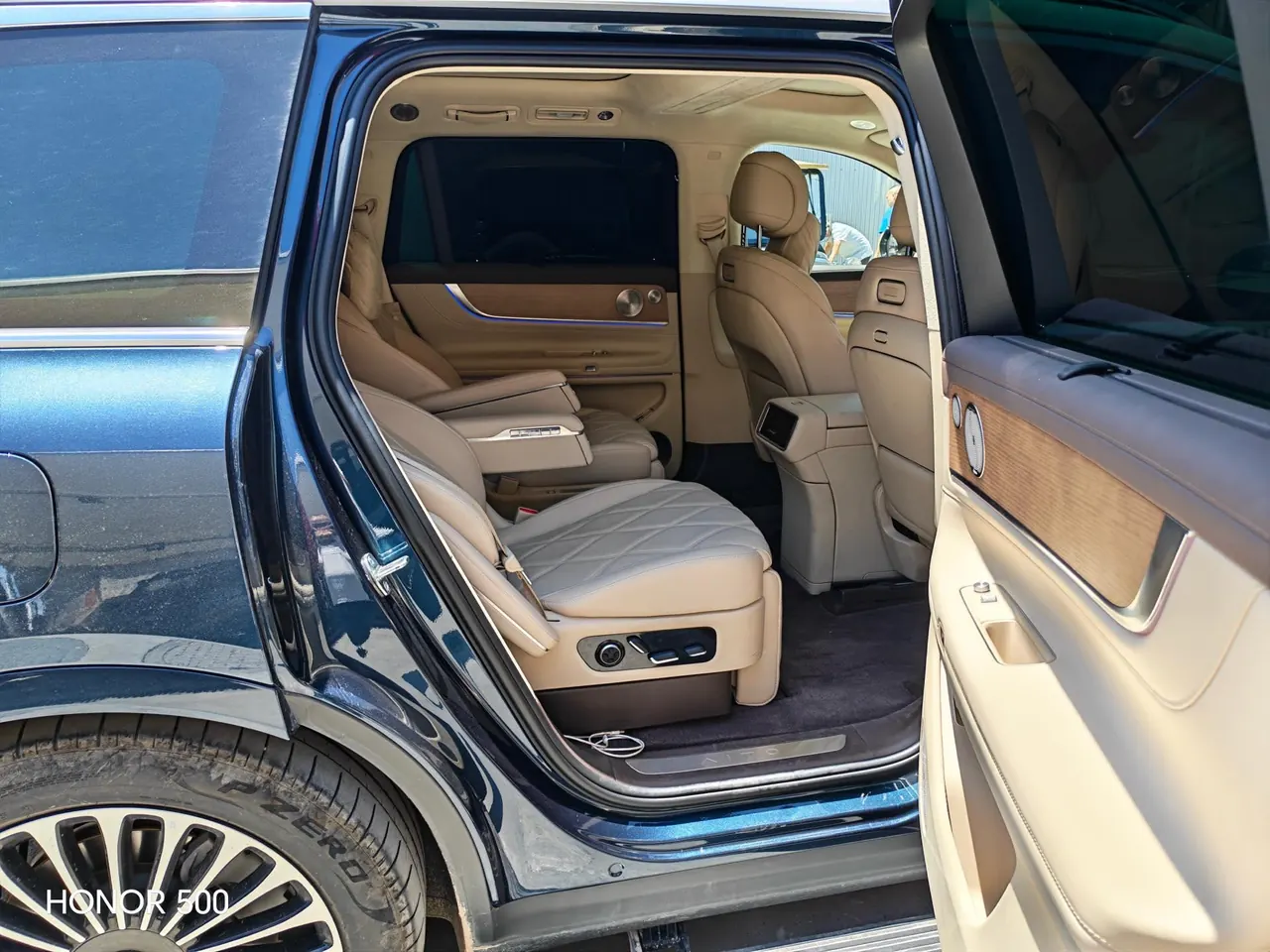 AITO 2025 AITO M9 extended range Ultra version 52kWh6 seat version automatic gear 7