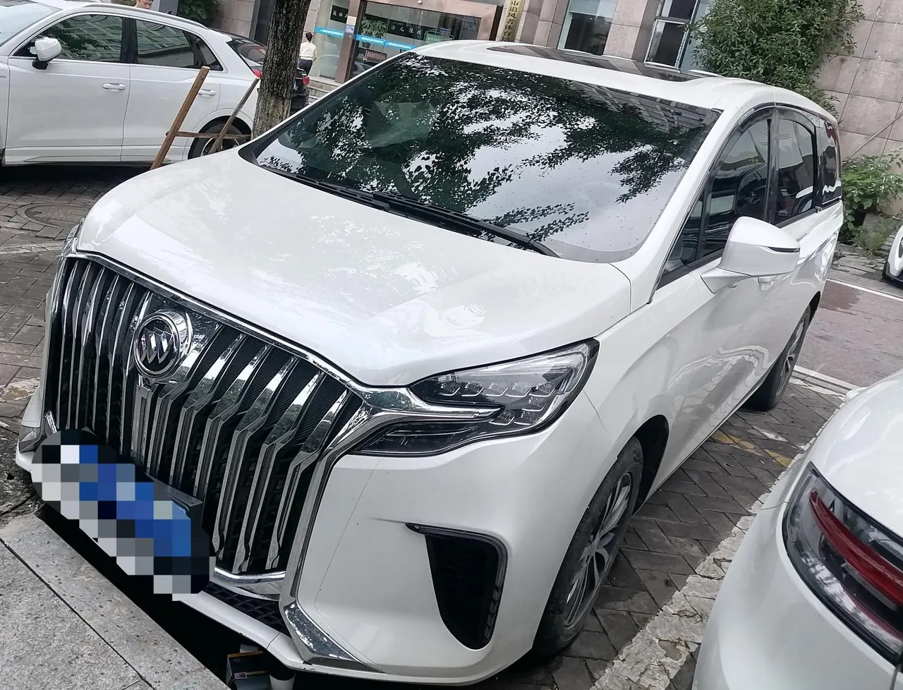 Buick 2022 GL8 ES Lu Zun 2.0T 653T Comfortable Automatic Gear - View 1