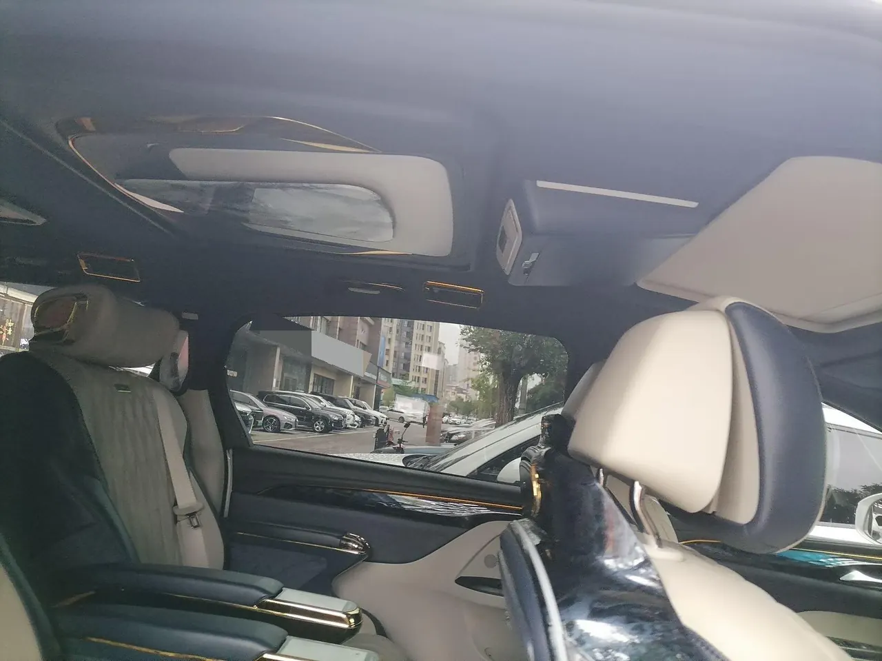 Buick 2022 GL8 ES Lu Zun 2.0T 653T Comfortable Automatic Gear 3
