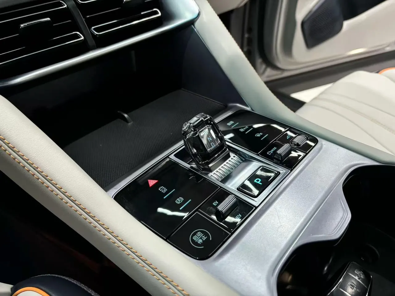BYD 2023 Song PLUS DM-i 1.5 Stepless Champion Edition 110KM Flagship Automatic Gear 14