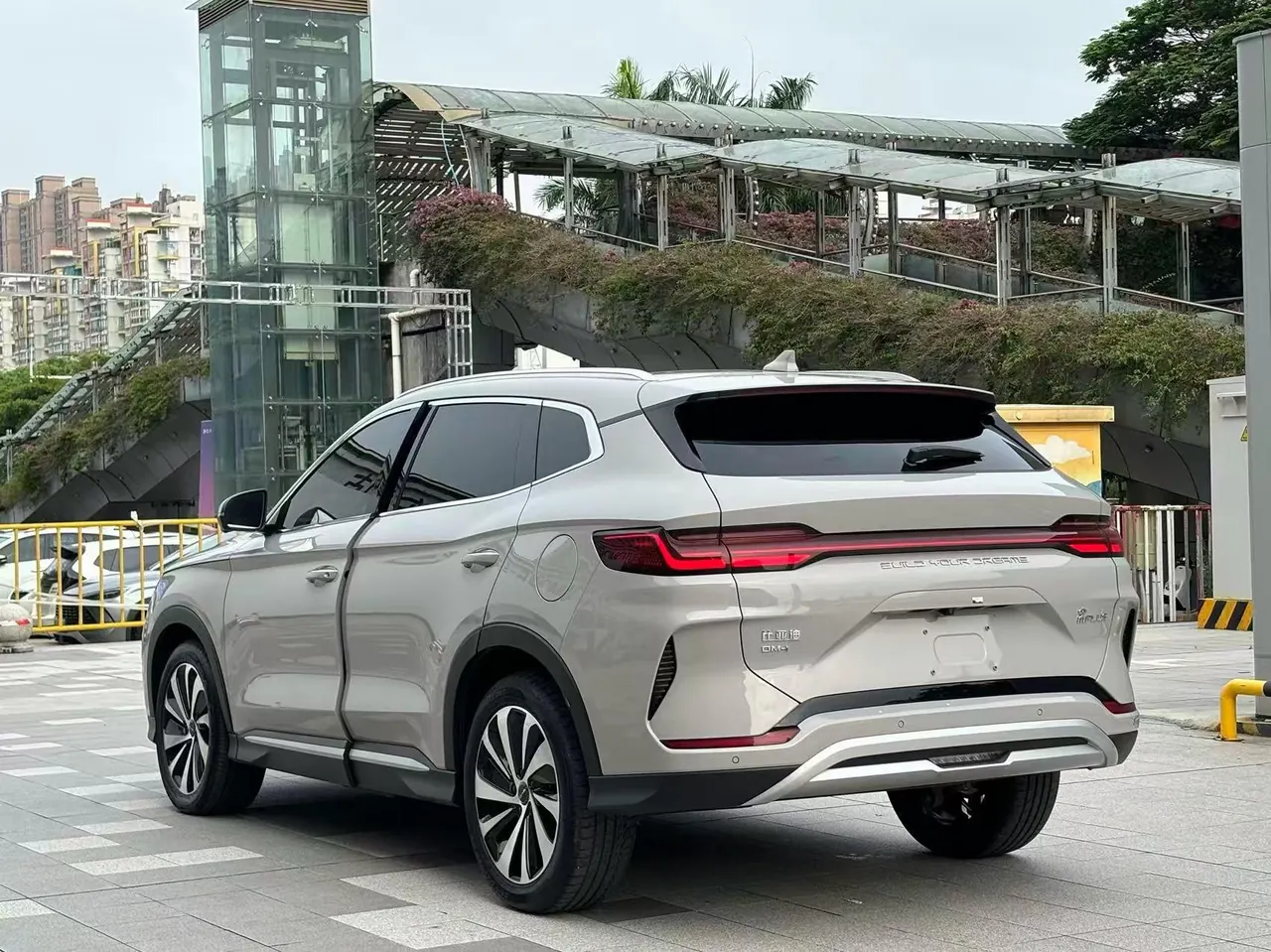 BYD 2023 Song PLUS DM-i 1.5 Stepless Champion Edition 110KM Flagship Automatic Gear 4