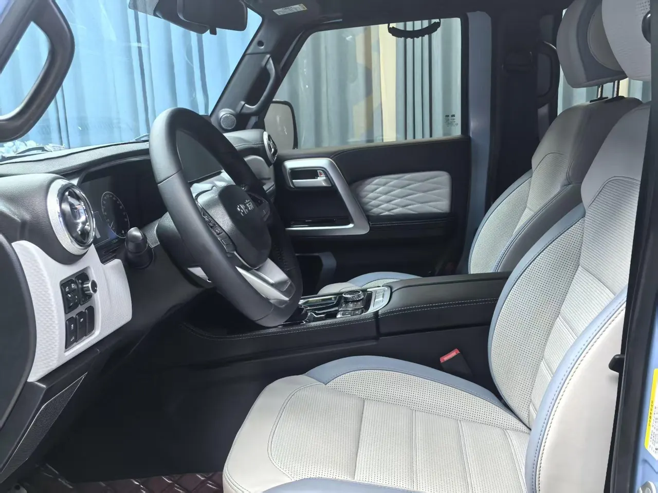 Beijing 2021 BJ40 2.0T four-wheel drive blade hero version chivalrous automatic gear 5