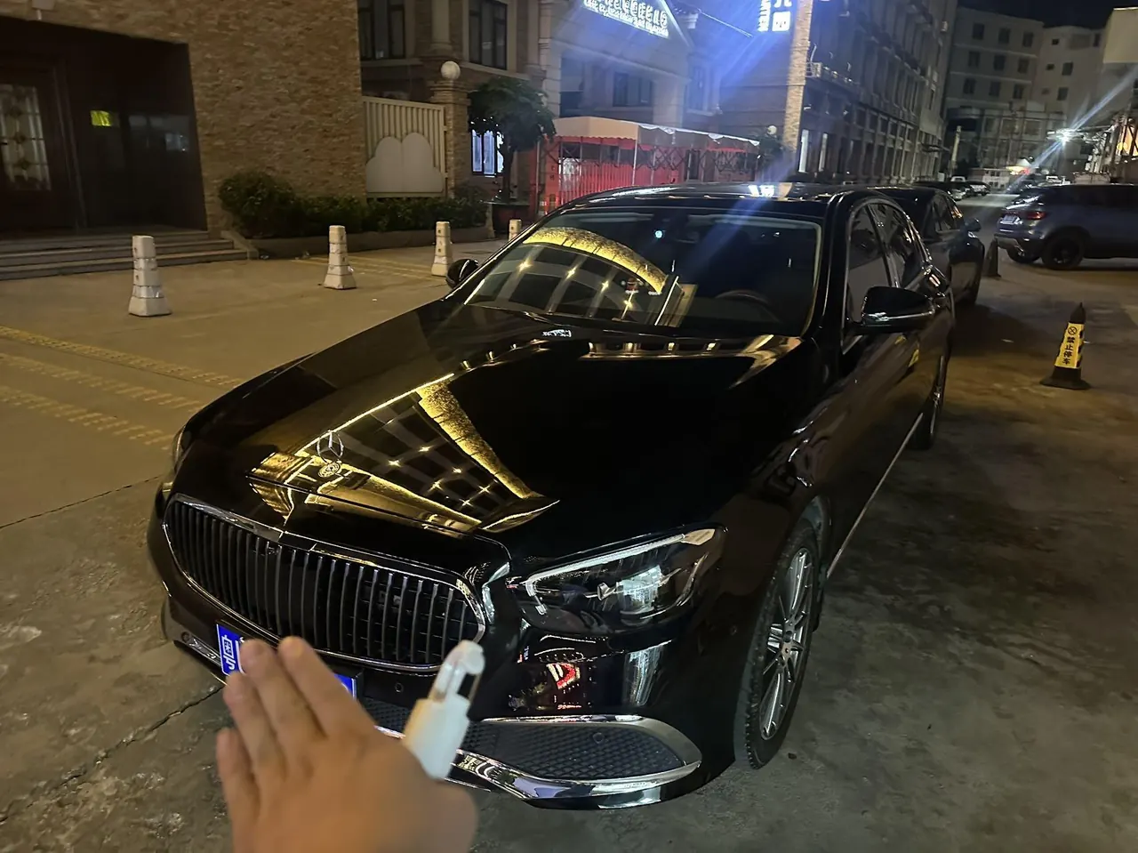 Открыть галерею: Mercedes Benz E Class 2023 E 260 L 2.0T Automatic