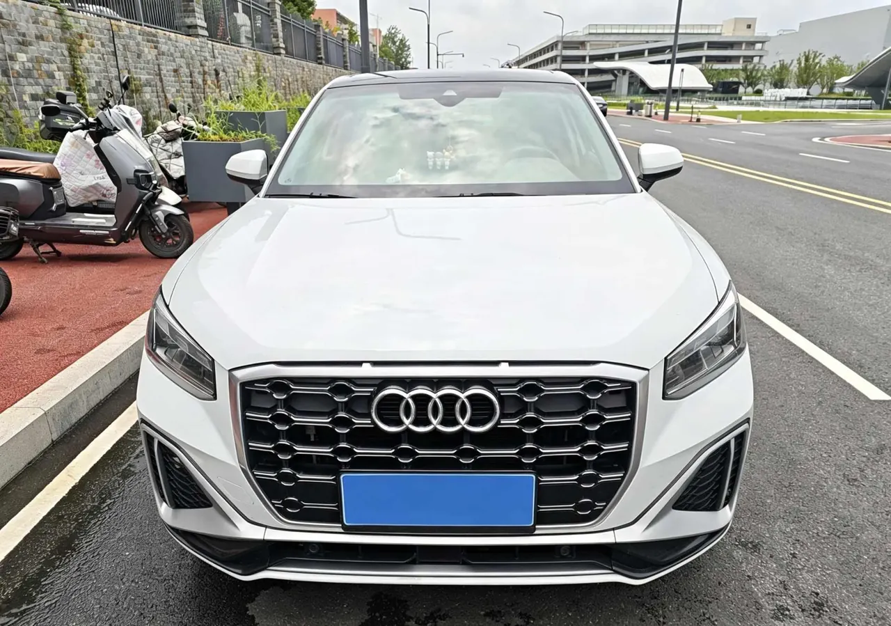 Audi 2022 Q2L 1.4TFSI 35TFSI Fashion Elegant Automatic 2