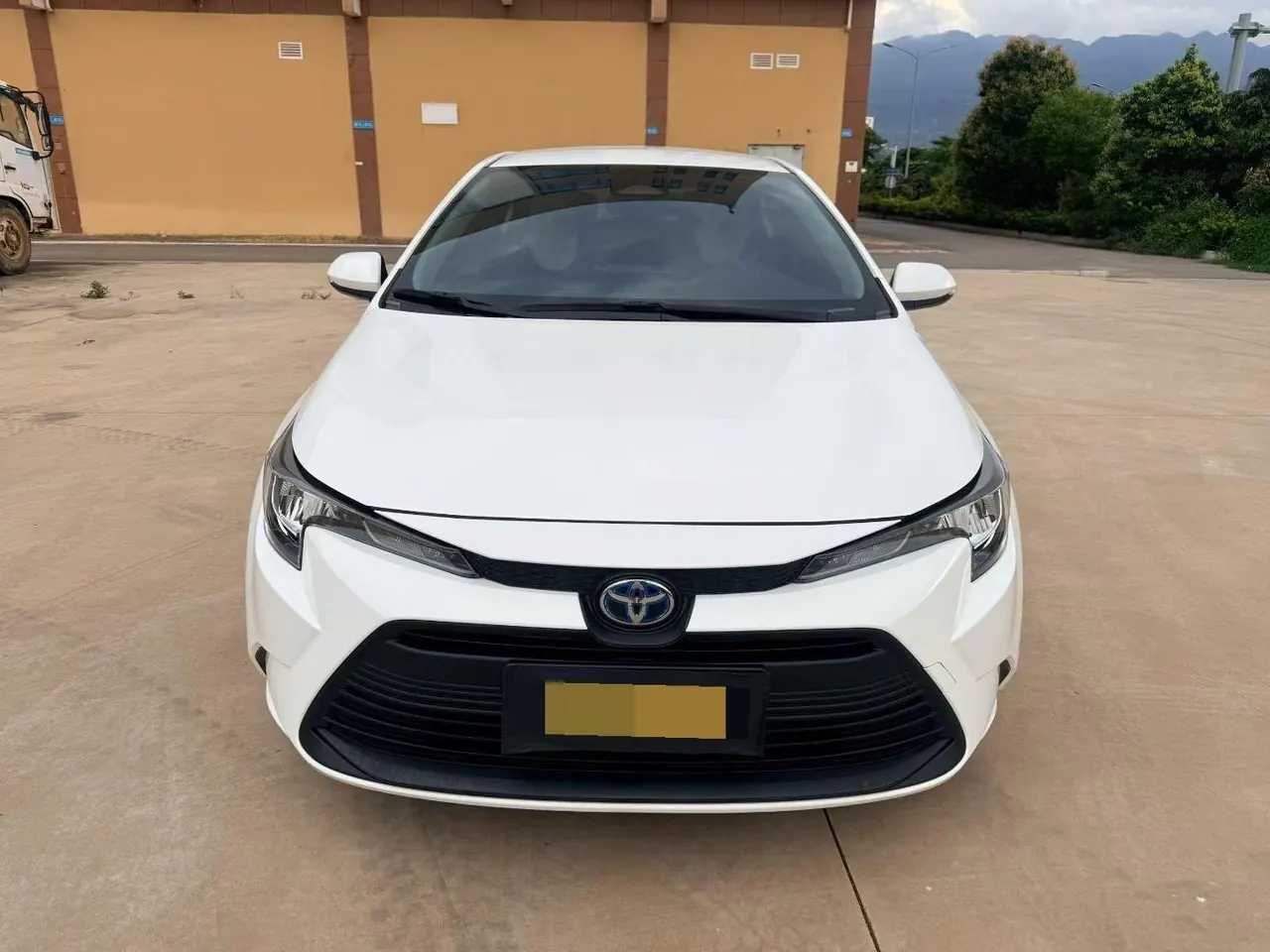 Toyota 2023 Lei Ling Shuangqing 1.8 Stepless Intelligent Electric Hybrid Leading Edition Automatic Gear 2