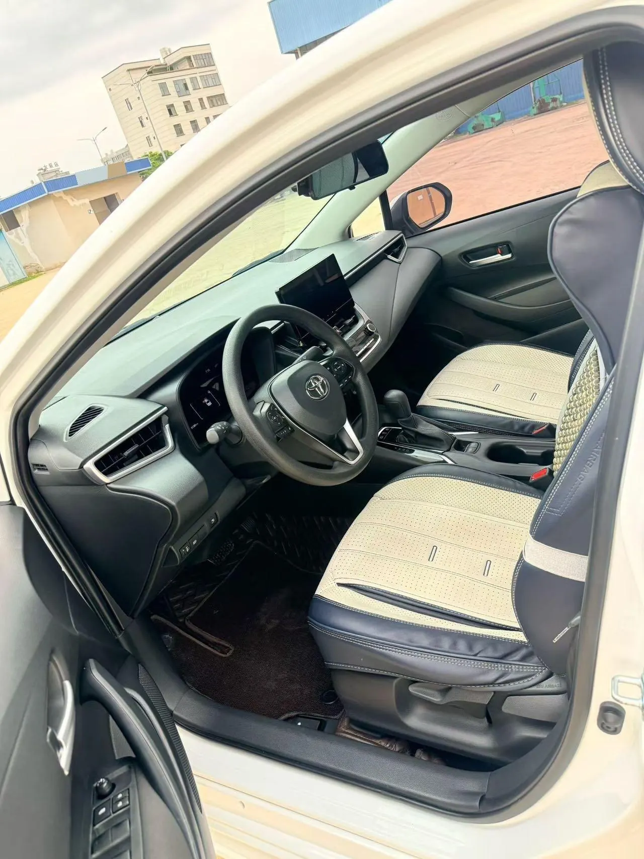 Toyota 2023 Lei Ling Shuangqing 1.8 Stepless Intelligent Electric Hybrid Leading Edition Automatic Gear 4
