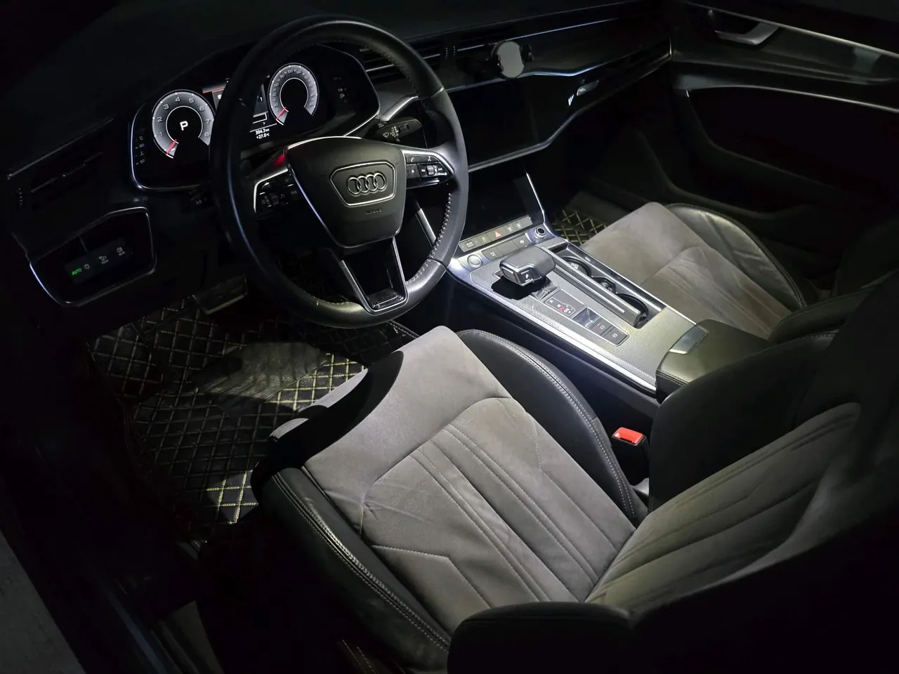 Audi 2020 A6L 2.0TFSI 40TFSI Deluxe Dynamic Automatic 2