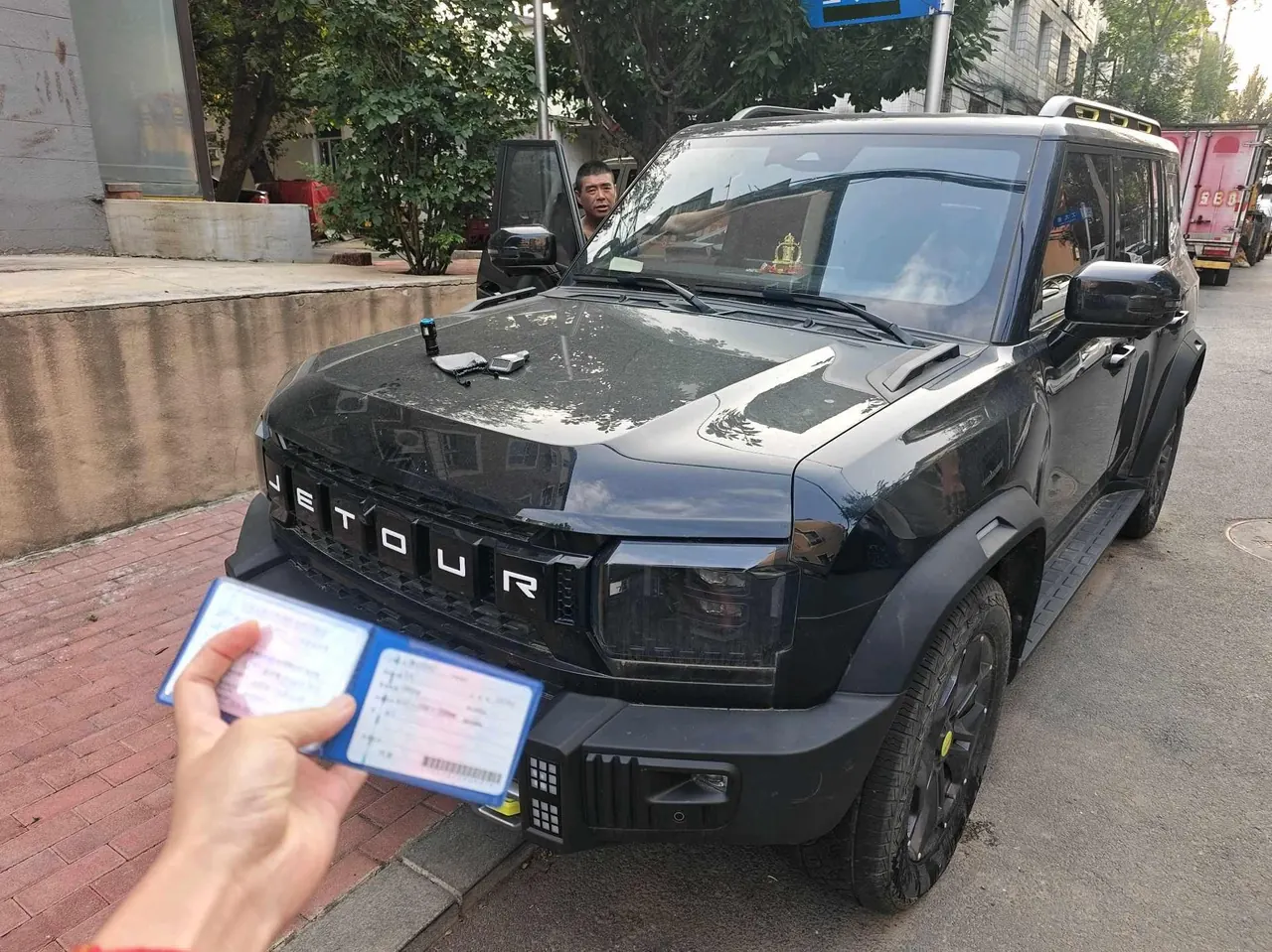 Open image lightbox: Jetour 2024 Traveler 2.0T Four-Wheel-Drive Cross-Country PRO Entertainment Version Automatic Transmission