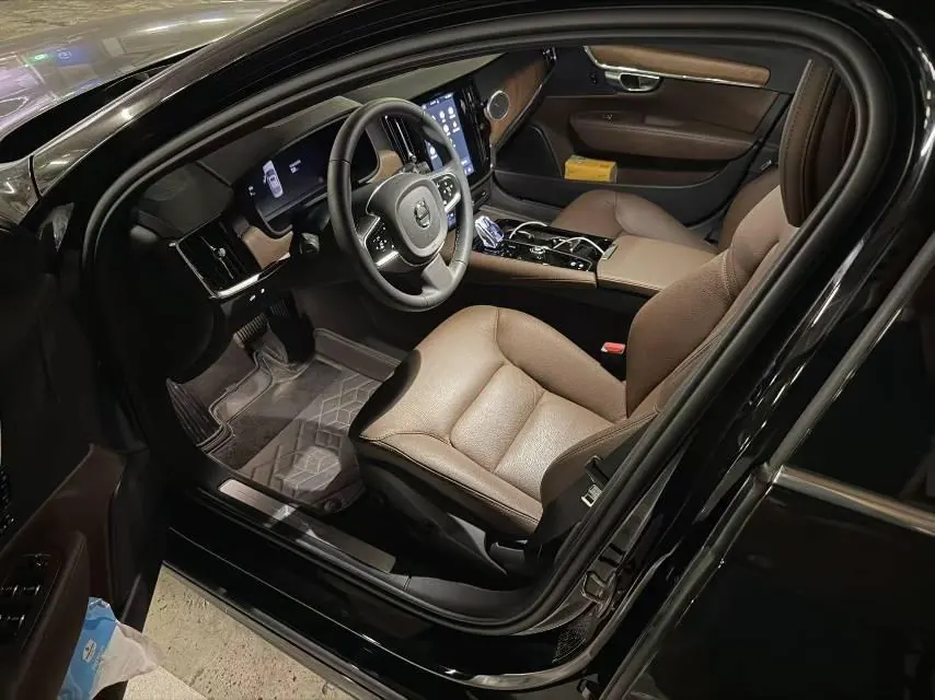 Volvo S90 New Energy 2024 S90 PHEV 2.0T T8 Four-wheel Drive Long Endurance Zhiyi Deluxe Edition Automatic Gear 6