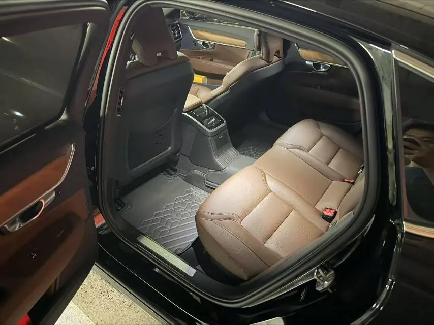 Volvo S90 New Energy 2024 S90 PHEV 2.0T T8 Four-wheel Drive Long Endurance Zhiyi Deluxe Edition Automatic Gear 7
