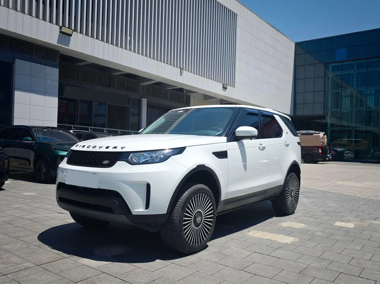 Open image lightbox: Land Rover Discovery (Imported) 2020 Discovery 53.0 T V6 SE Automatic Gear