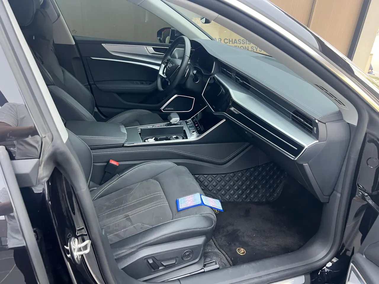 Audi 2024 A7L 2.0TFSI 45TFSI Luxury Automatic 3