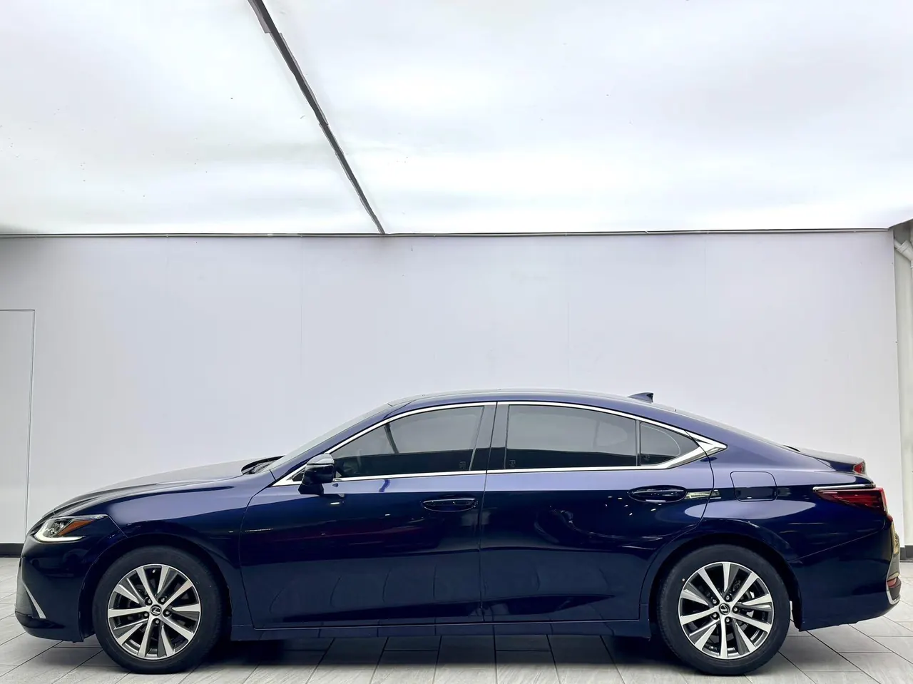 Lexus ES (Imported) 2020 ES260 2.5 Excellence Automatic Gear 7