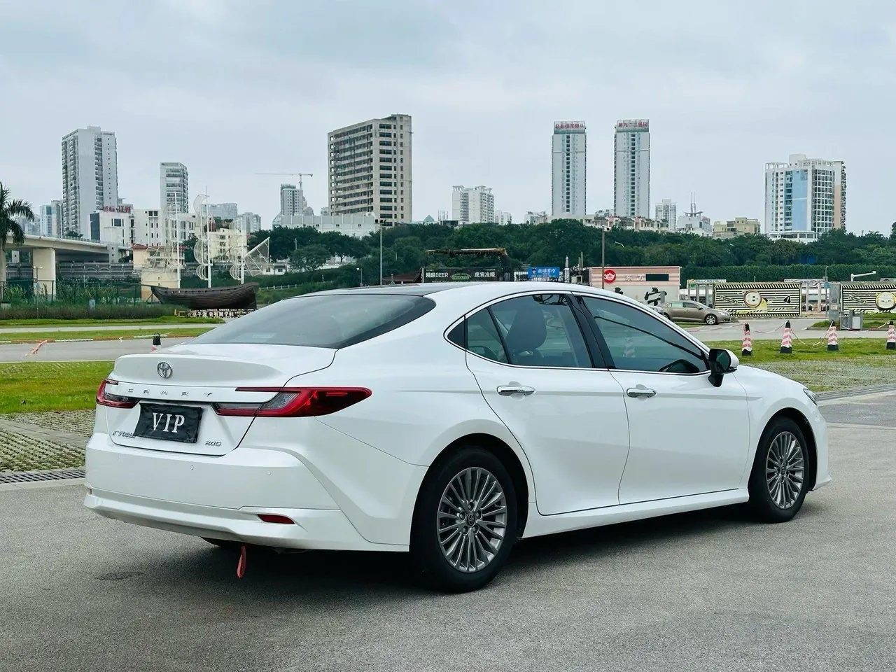 Toyota 2024 Camry 2.0G Stepless Premium Edition Automatic Gear 3