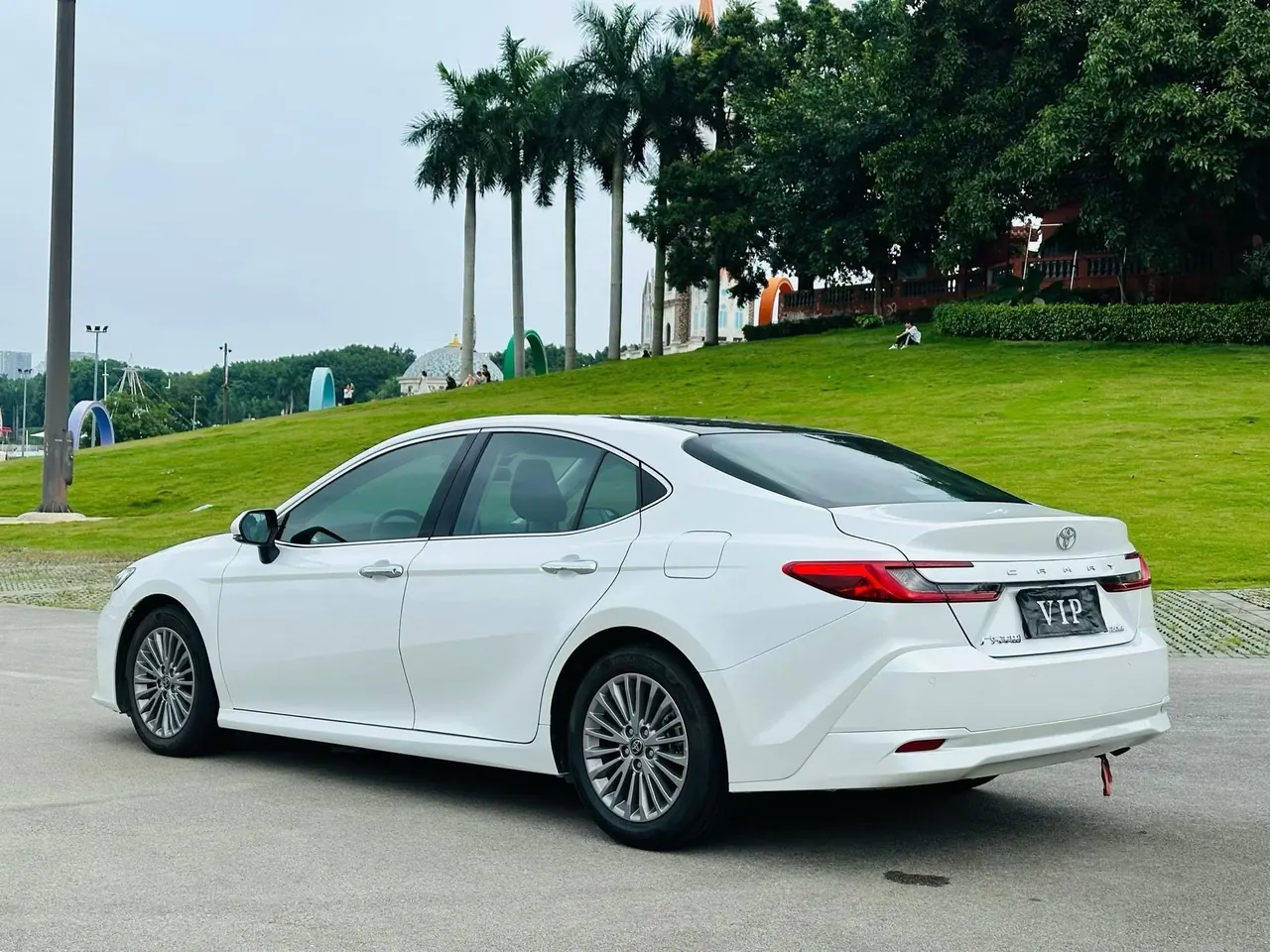 Toyota 2024 Camry 2.0G Stepless Premium Edition Automatic Gear 4