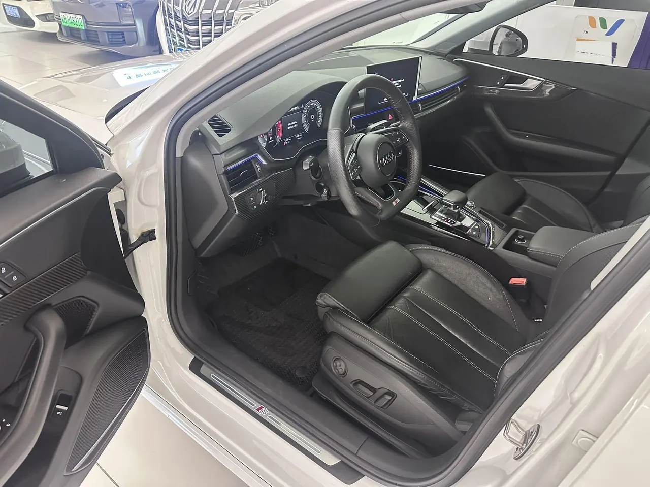 Audi 2020 A4L 2.0TFSI 40TFSI Fashion Dynamic Automatic 3