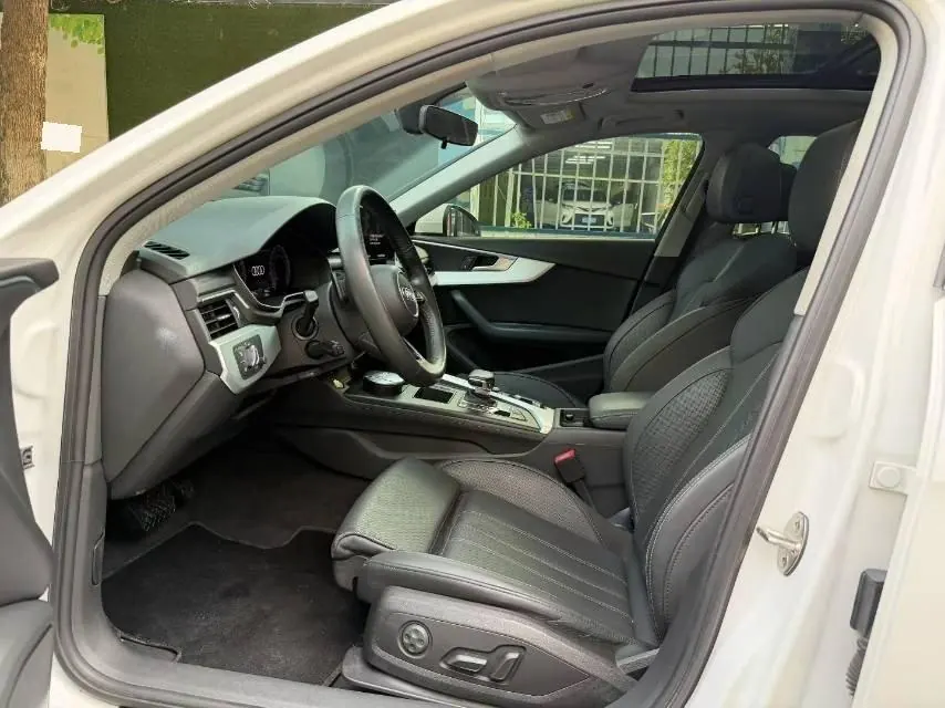 Audi 2020 A4L 2.0TFSI 40TFSI Fashion Dynamic Automatic 3