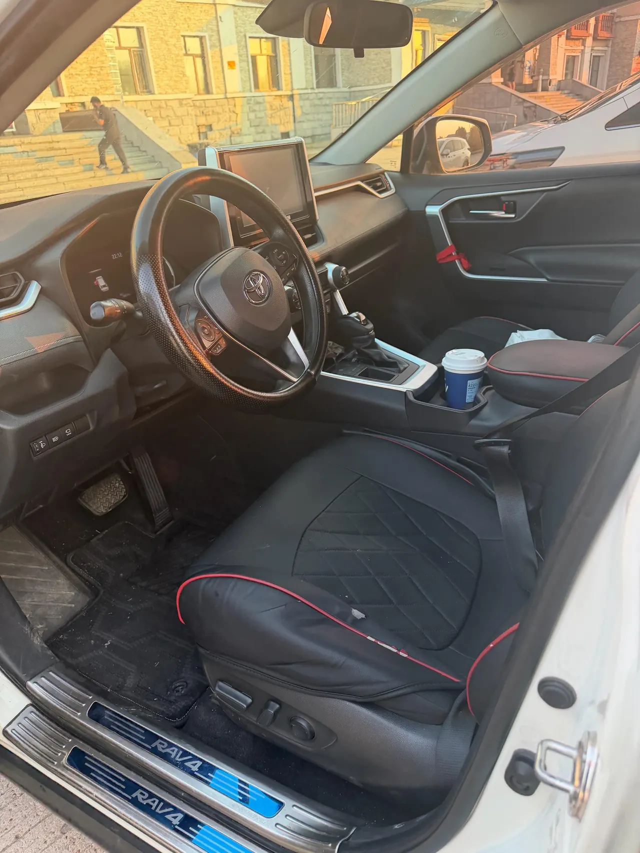 Toyota 2020 RAV4 Rongbo 2.0 Stepless Two-Drive Fashion Edition Automatic Gear 5