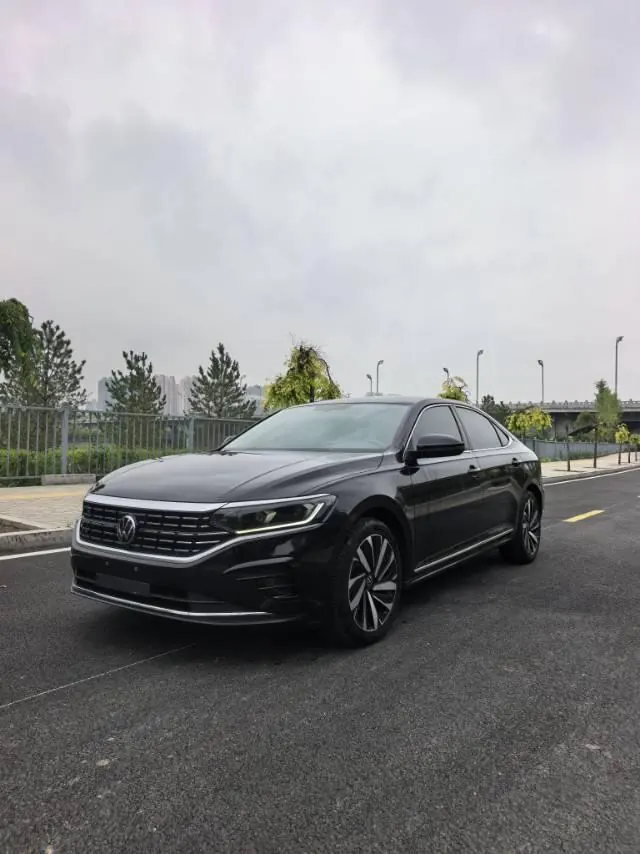 Открыть галерею: Volkswagen 2021 Passat 2.0TSI 330TSI Premium Edition Automatic Gear