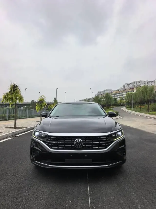 Volkswagen 2021 Passat 2.0TSI 330TSI Premium Edition Automatic Gear 2