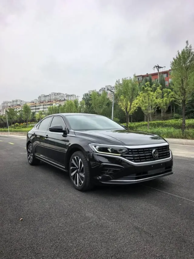 Volkswagen 2021 Passat 2.0TSI 330TSI Premium Edition Automatic Gear 3