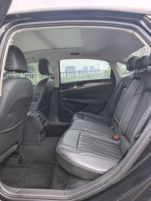 Volkswagen 2021 Passat 2.0TSI 330TSI Premium Edition Automatic Gear 4