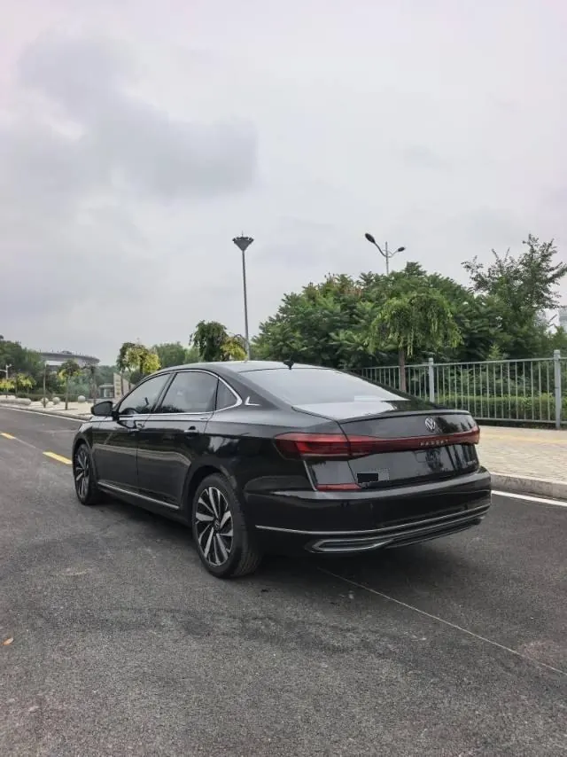 Volkswagen 2021 Passat 2.0TSI 330TSI Premium Edition Automatic Gear 9