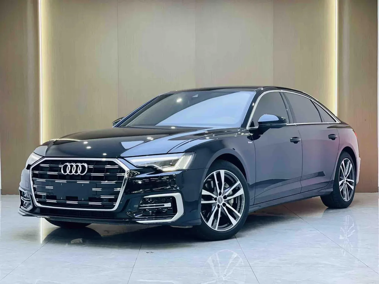 Audi 2020 A6L 2.0TFSI 40TFSI Deluxe Dynamic Automatic - View 1