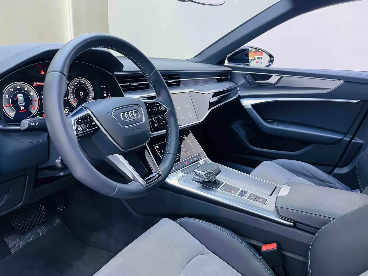 Audi 2020 A6L 2.0TFSI 40TFSI Deluxe Dynamic Automatic 12