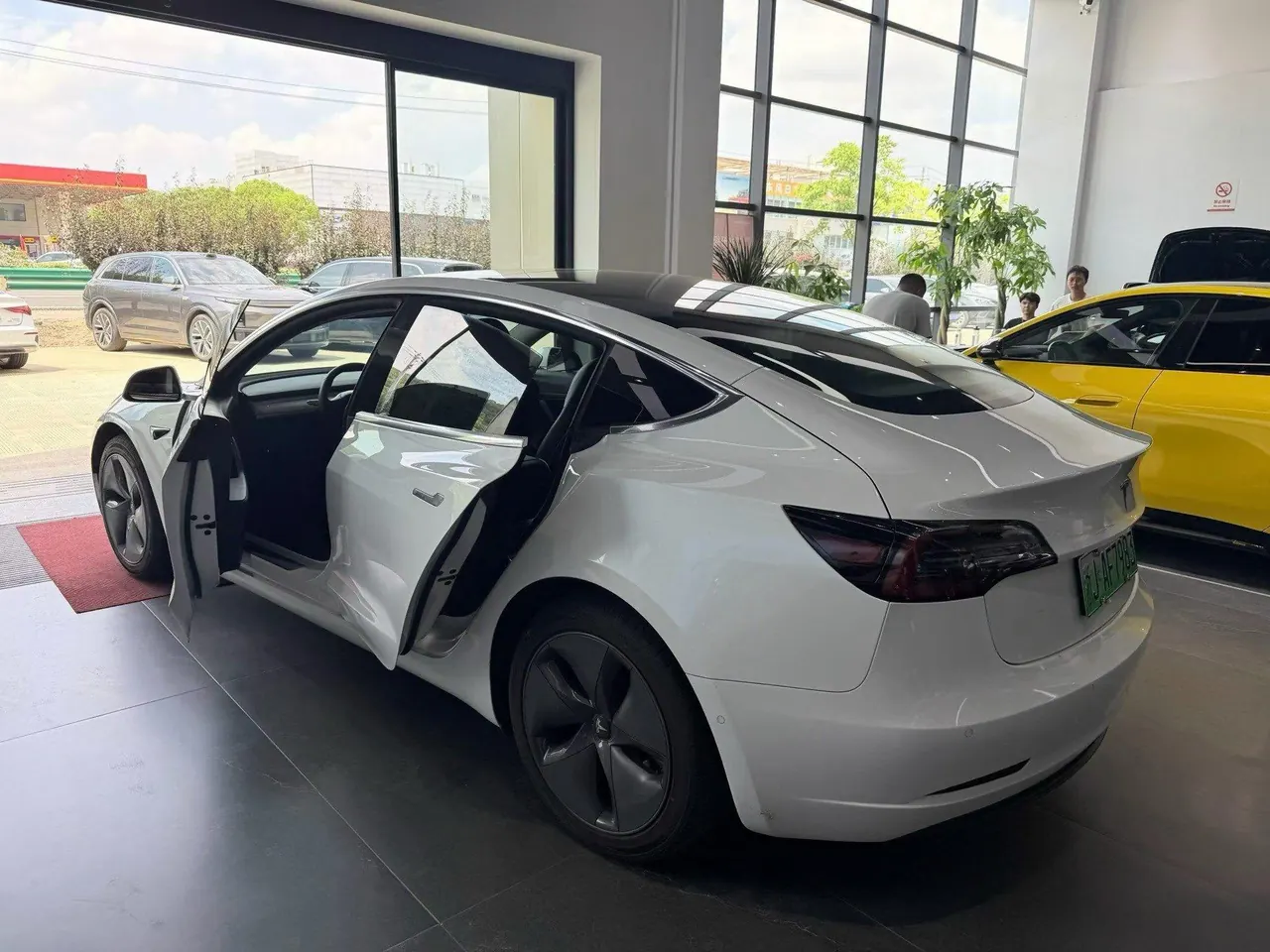Tesla 2020 Model 3 Standard Endurance Rear Drive Upgraded Automatic Gear 3